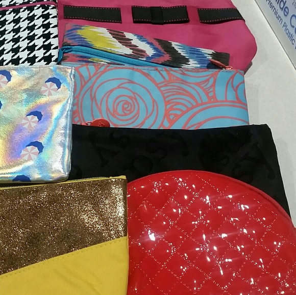 MYSTERY BOX Cosmetics bags and brushes 7 ct - Picture 4 of 9